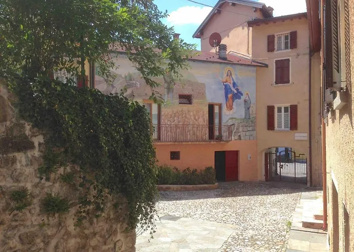 Contempora - Ca' Brenta Fresco Apartment San Fedele Intelvi